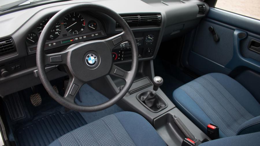 Торпедо BMW 325iX Sedan (E30) 1986 года  (EU) (фото 4 из 25)